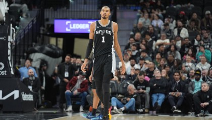 开云官网-高效表现统治攻防！文班14中9&amp;三分9中5 砍下29分11板6助2断3帽