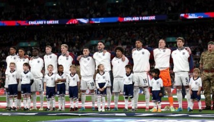 开云移动端-南门下课三狮露出獠牙？英格兰历史首次输给希腊