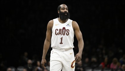 kaiyun-哈登谈贝恩关键三分：并非防守失误 那是个高难度投篮但他投进了